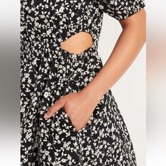 Old navy puff sleeve waist defined side cutout printed dress size 2X - Picture 13 of 14
